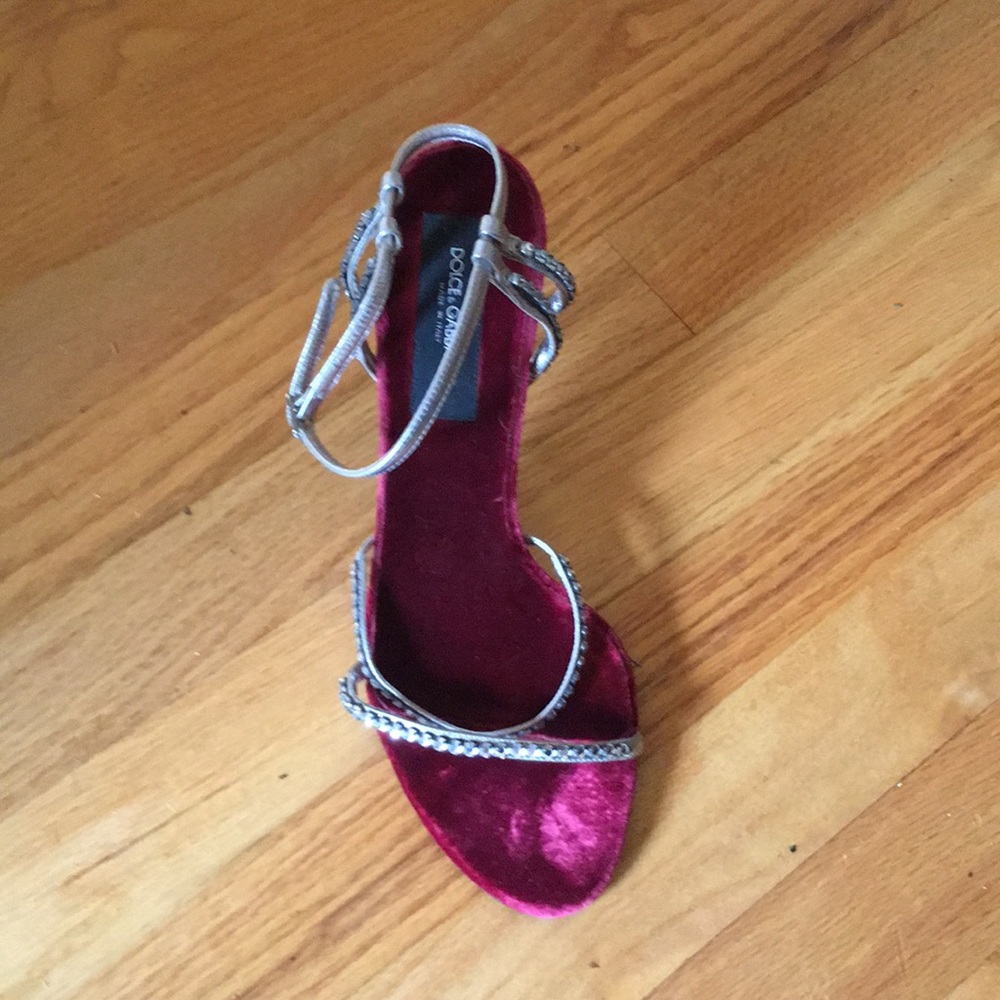 Dolce & Gabbana heels price firm!